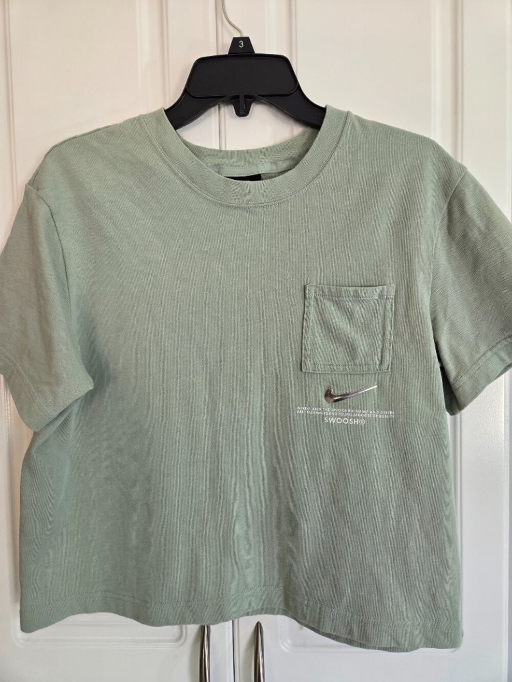 Nike Sportswear Cropped Pocket Swoosh T-Shirt Small with metallic Logo